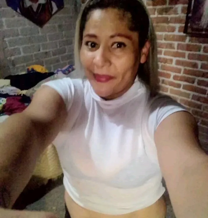 Maricruz_09's Offline Chat Room