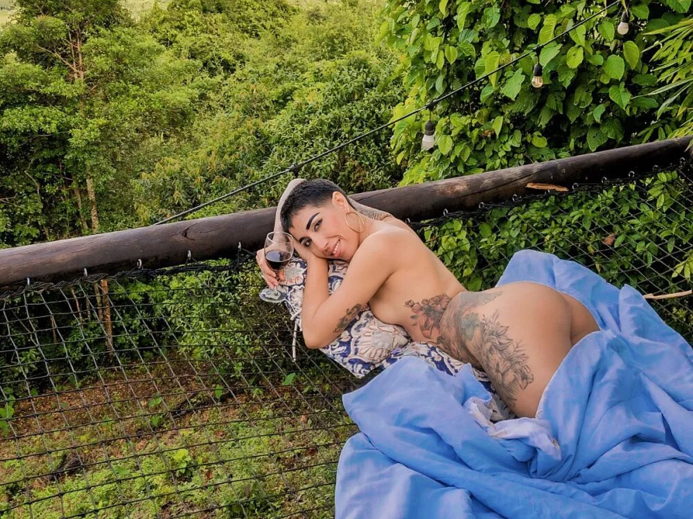 XXX chat uživo modela MONSYHOT1