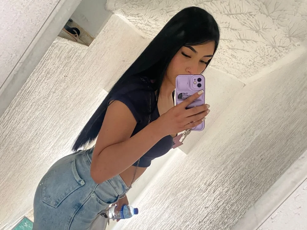 meghan_12 Offline XXX-Chat