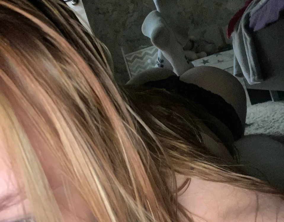 Katrin69x's Offline Chat Room
