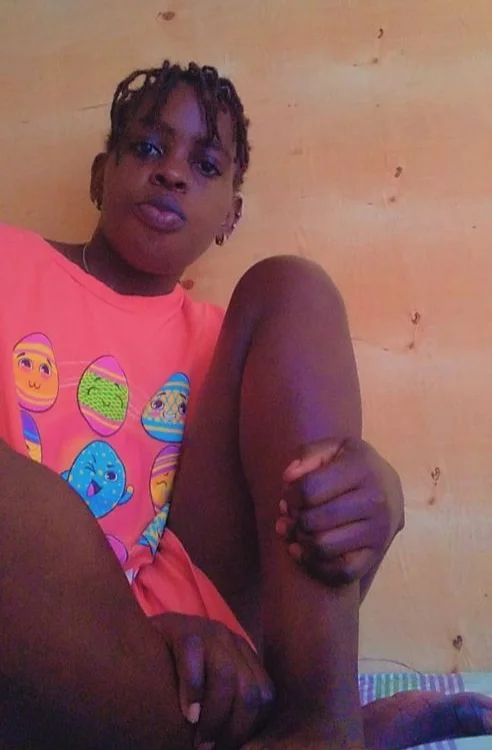 Mon_cherrie2_'s Offline XXX Chat