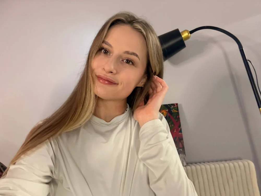 momento_marie cam model