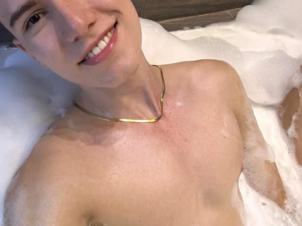 adrian_morelly Chat XXX offline