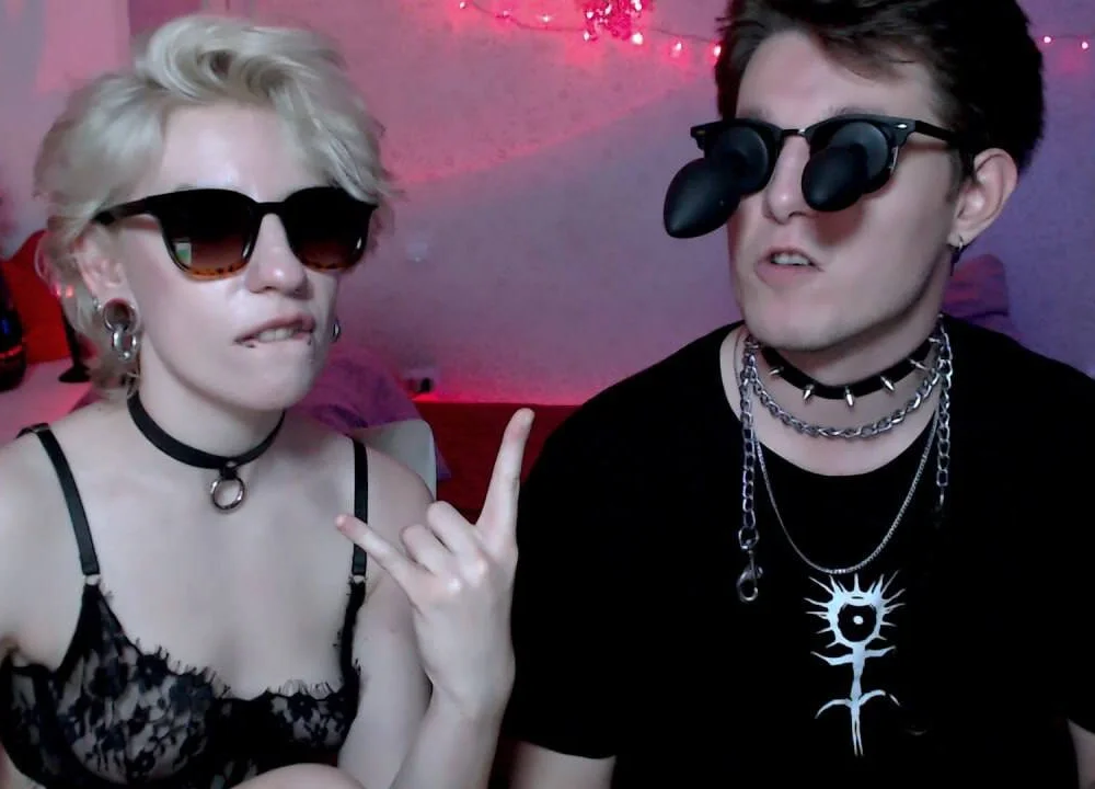 Holy_shame's Offline Chat Room