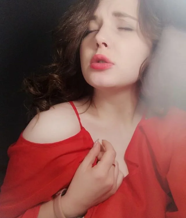 Nikki_Ray_'s Offline Chat Room