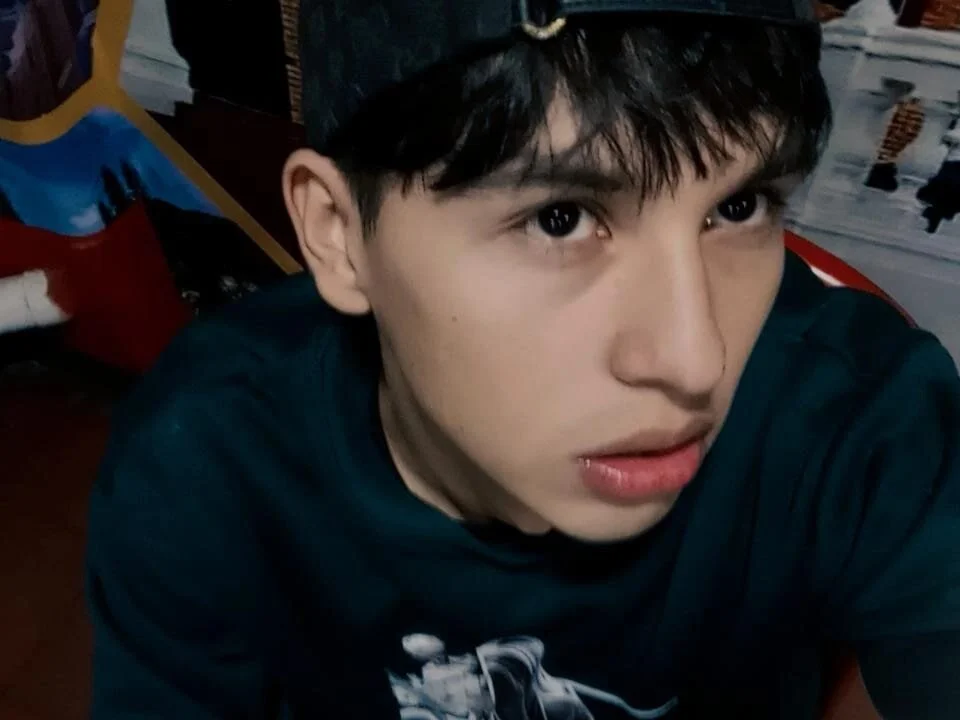 StiwenTwink Offline XXX-Chat