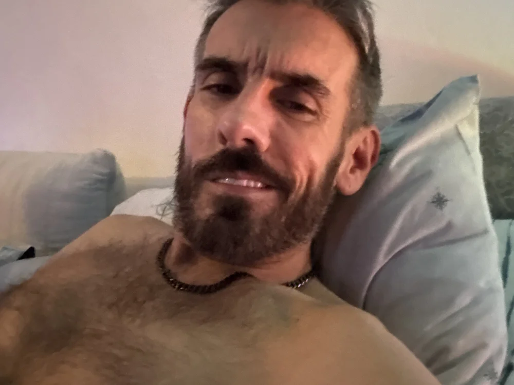 Stonedstudstudio69's Offline Chat Room
