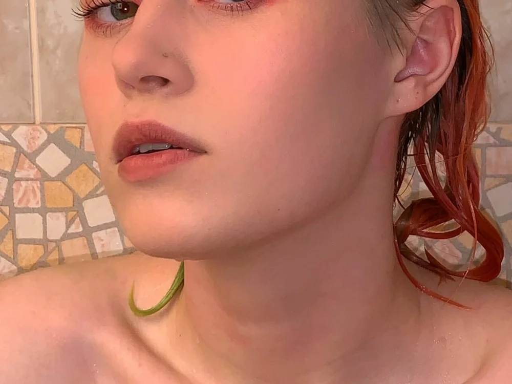 eva_velesson's Offline Chat Room
