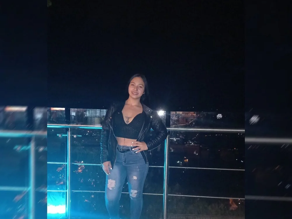 Anniesantos24's Offline XXX Chat