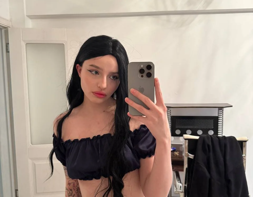 eweline_more Adlı Modelin Çevrimdışı XXX Sohbeti