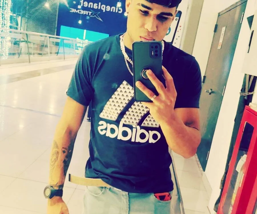 moreno1c Chat XXX offline
