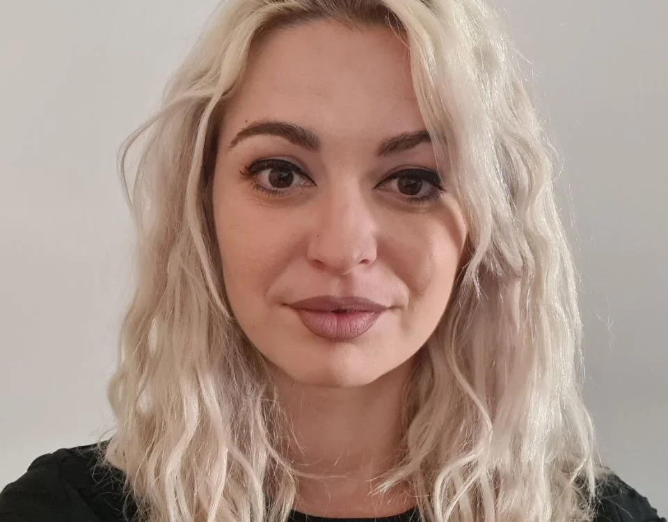 FieryBlonde's Offline Chat Room