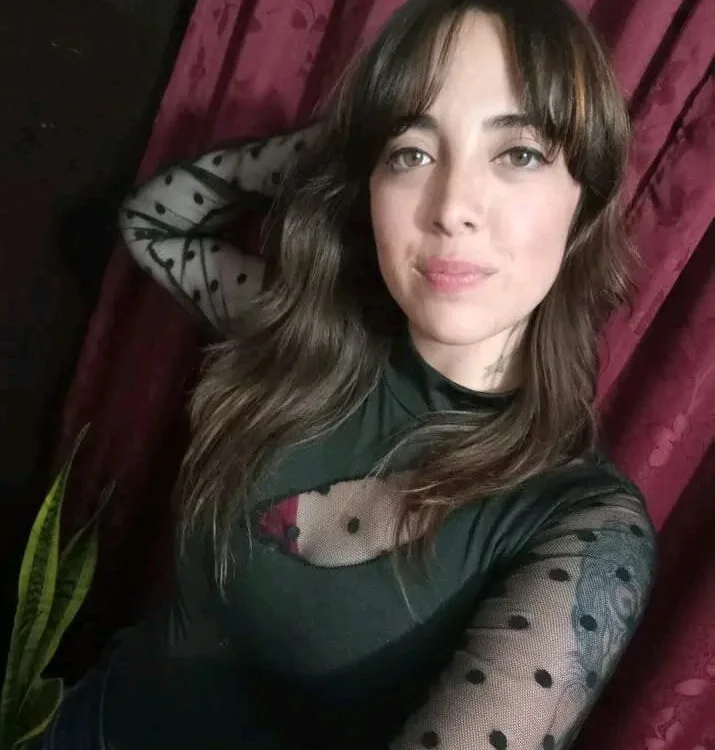 sabrinasing's Offline Chat Room