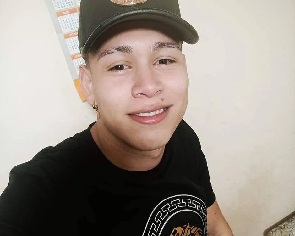 hectorkollyn's Offline XXX Chat