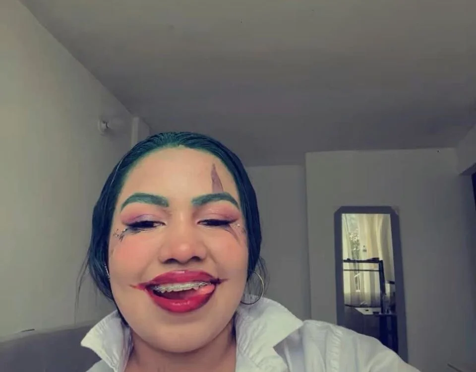 Ariel_Roshn Offline XXX chat