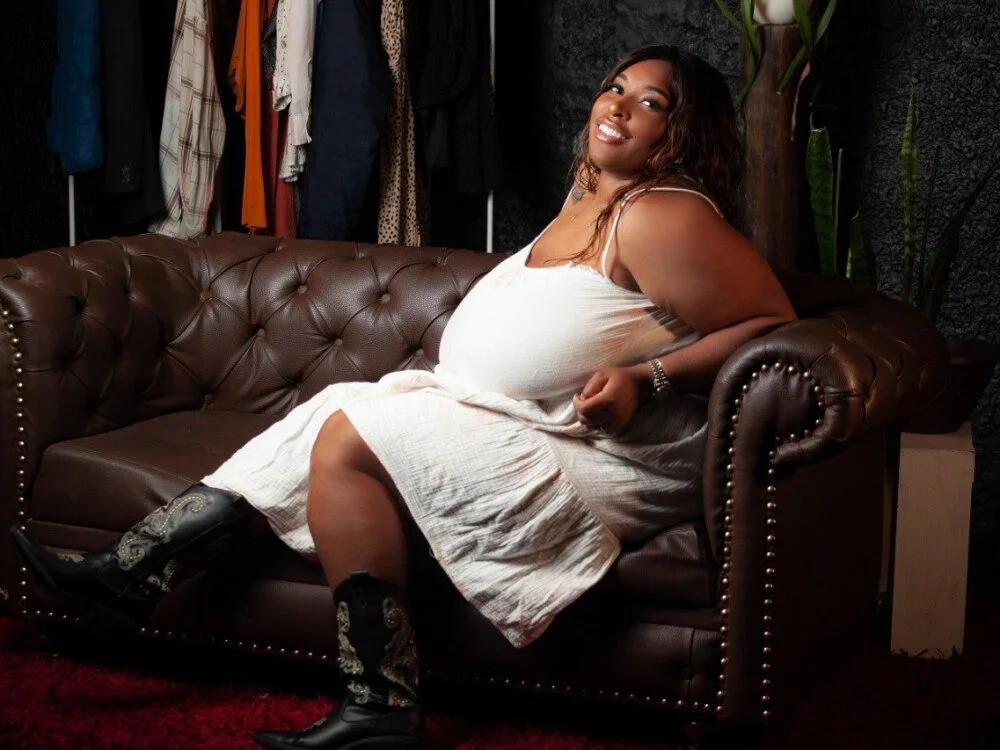 Mely_Foxxter Adlı Modelin Çevrimdışı XXX Sohbeti