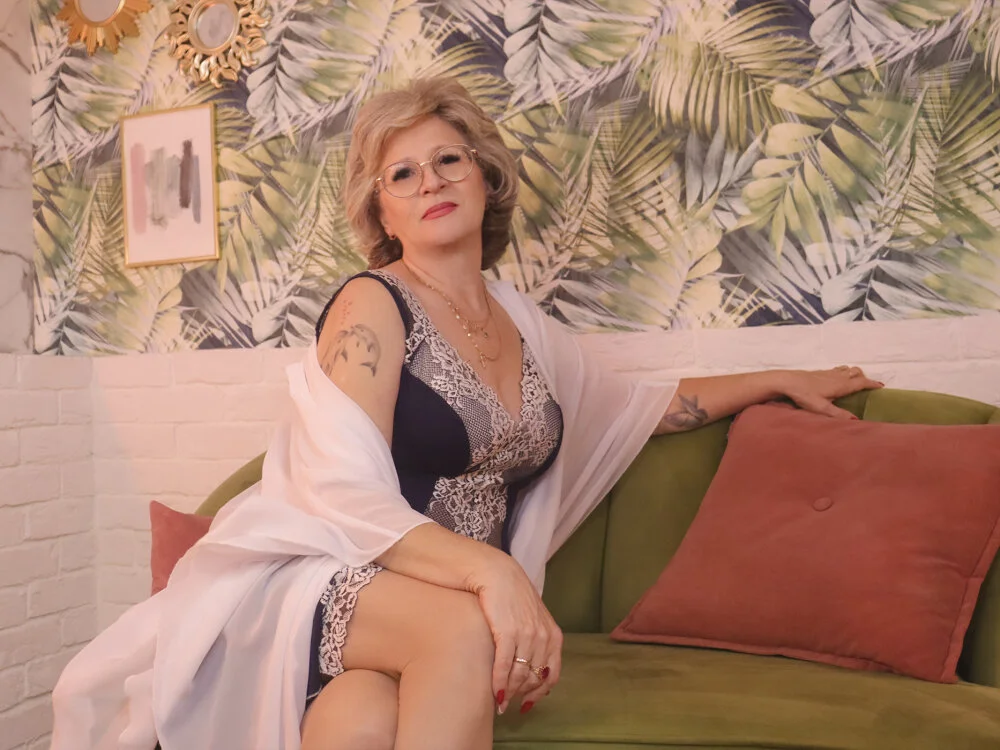 XXX chat uživo modela EvelynJoyful