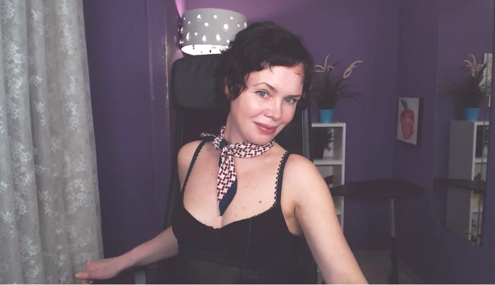 Julia_Wonderland's Offline XXX Chat