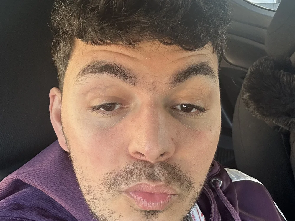 el69you's Offline Chat Room
