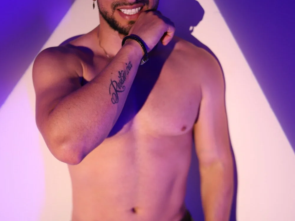 Dylann_Carter Offline XXX-Chat