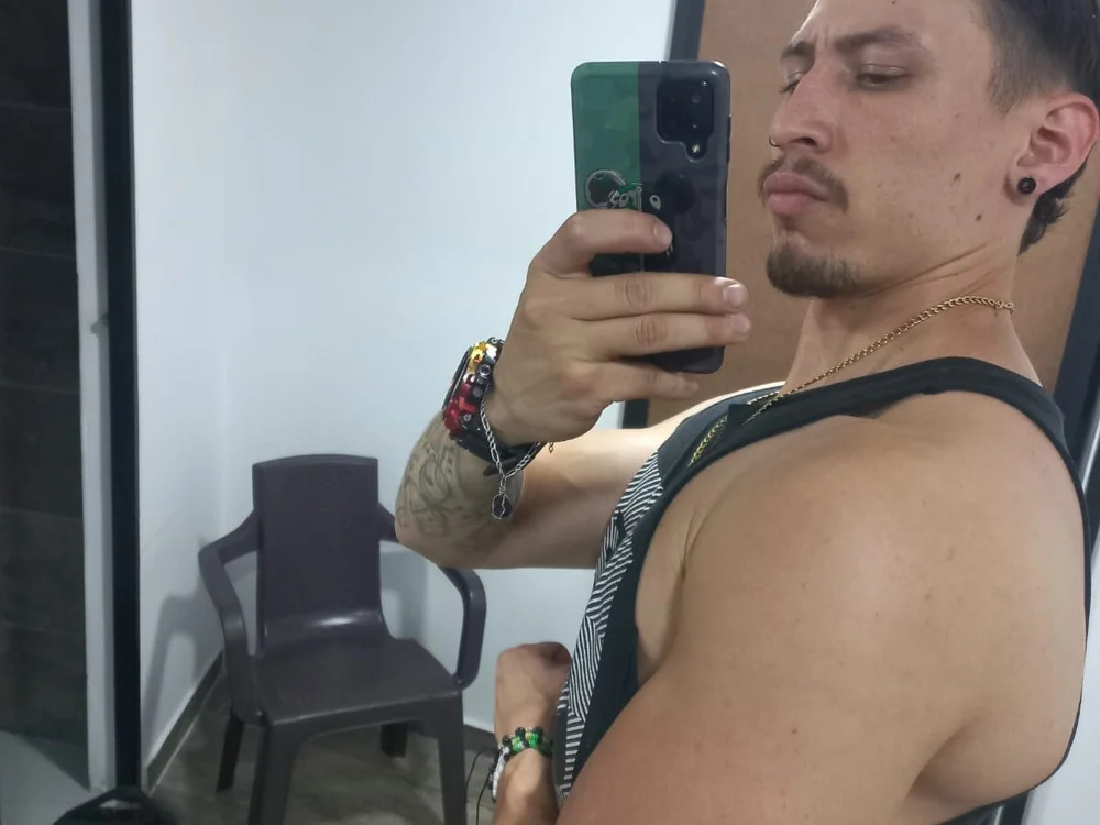 Valentino_Boss_ – Offline XXX chat