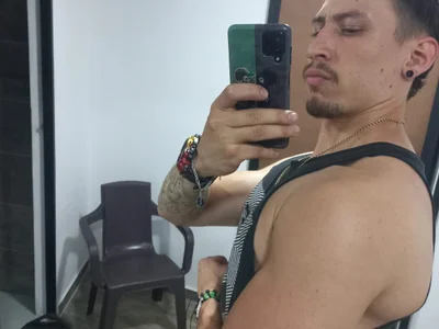 Valentino_Boss_ Male Striptease Live Webcam Porn
