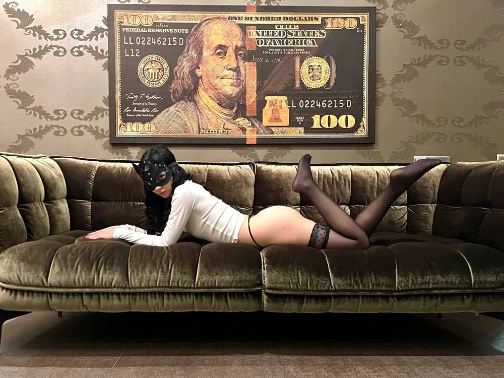 ChloeAmorr's Offline Chat Room