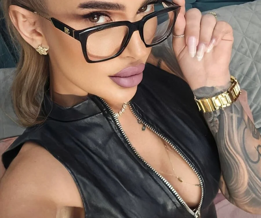 NightshadeIris offline XXX-chat