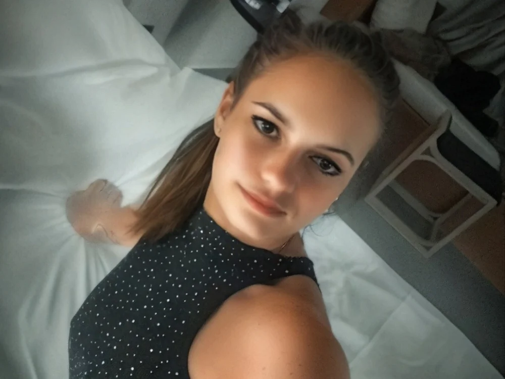 Marissa23's Offline Chat Room