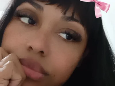 indiazinhabella27 on StripChat