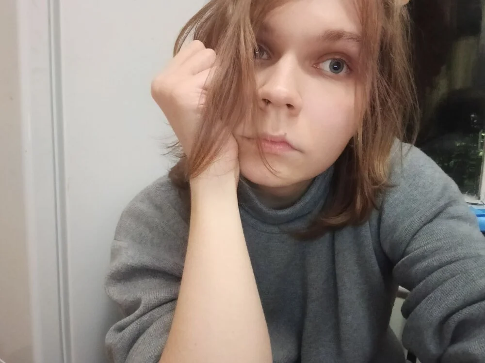 LoralAveryn Offline XXX chat