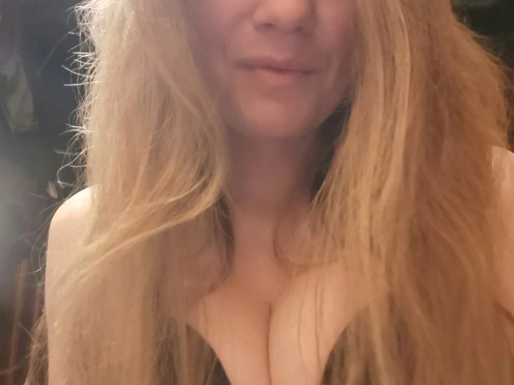 IsabellaxJoy's Offline Chat Room