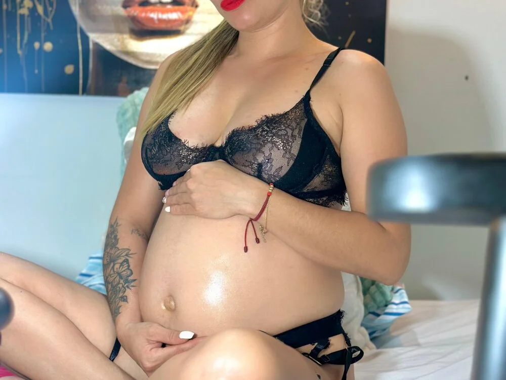 reinahot-699's Live XXX Chat