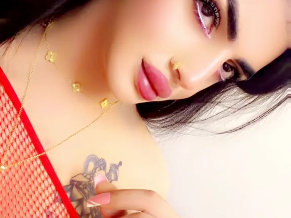 sandra0310 Adlı Modelin Çevrimdışı XXX Sohbeti
