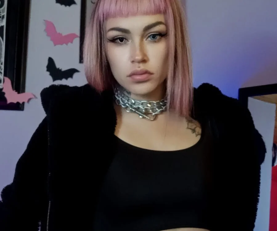 Kim_Jeins666_n Offline XXX chat