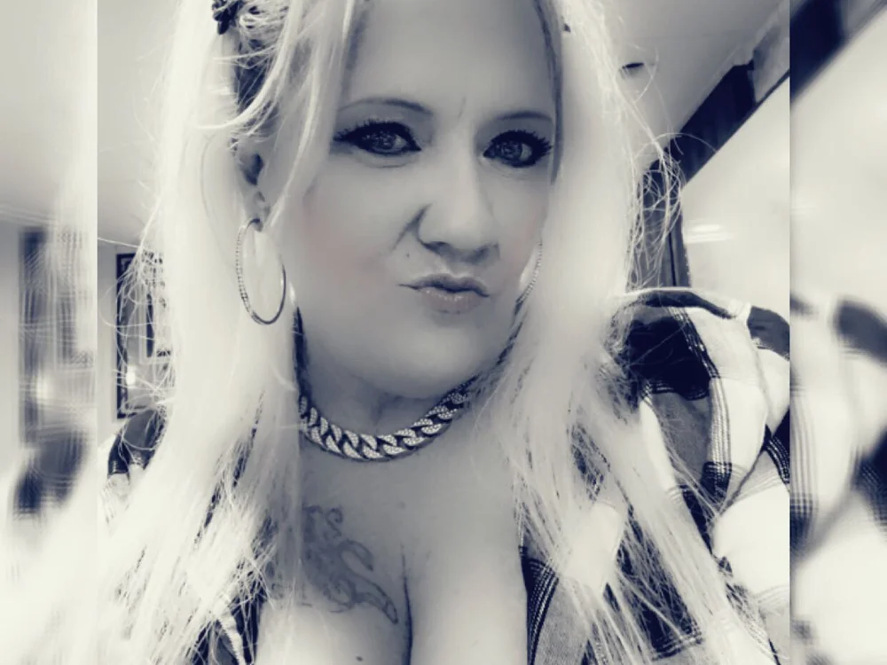 Aim2pleaze13's Offline Chat Room