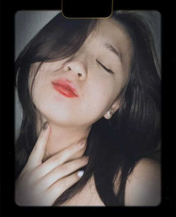 Ima_niss' Offline XXX Chat