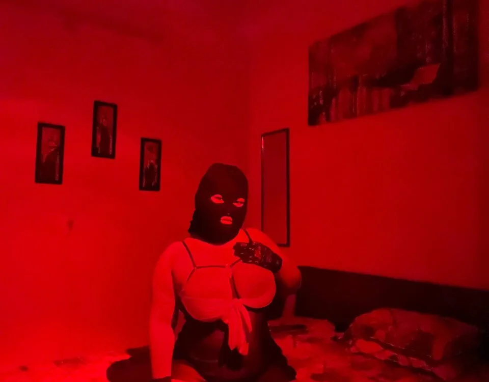 themaskedbtch's Offline Chat Room