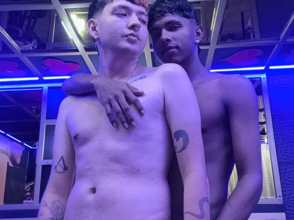 Santiago_And_Mick's Live XXX Chat