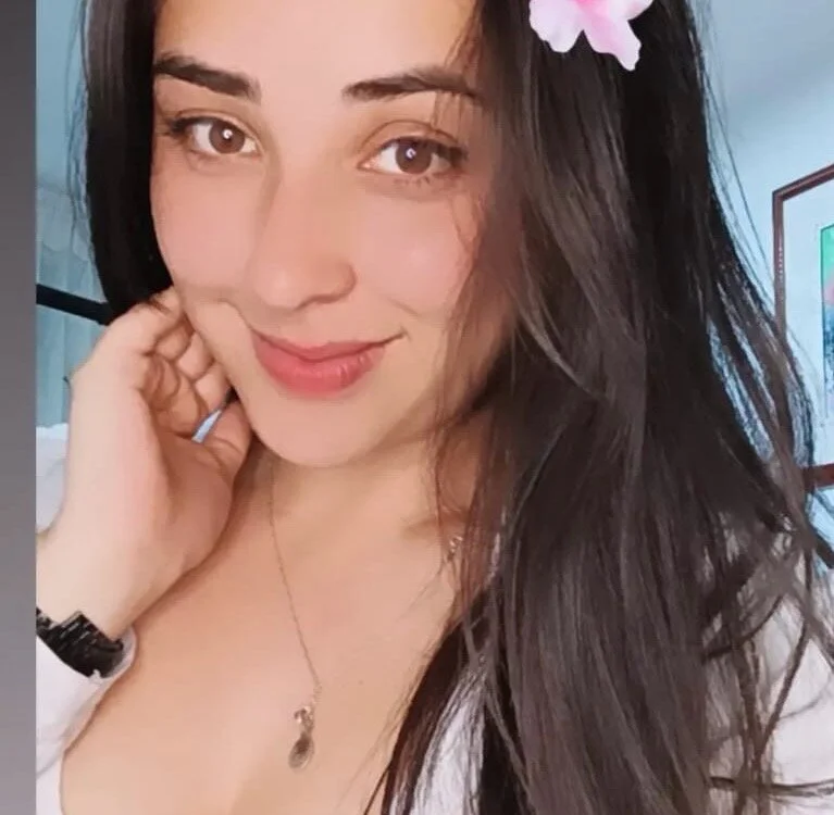 BellaPink_'s Offline Chat Room