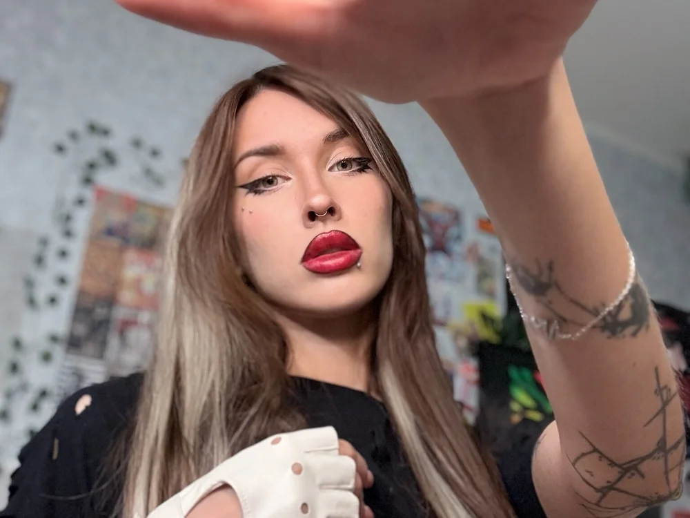 annie_nymous' Offline XXX Chat