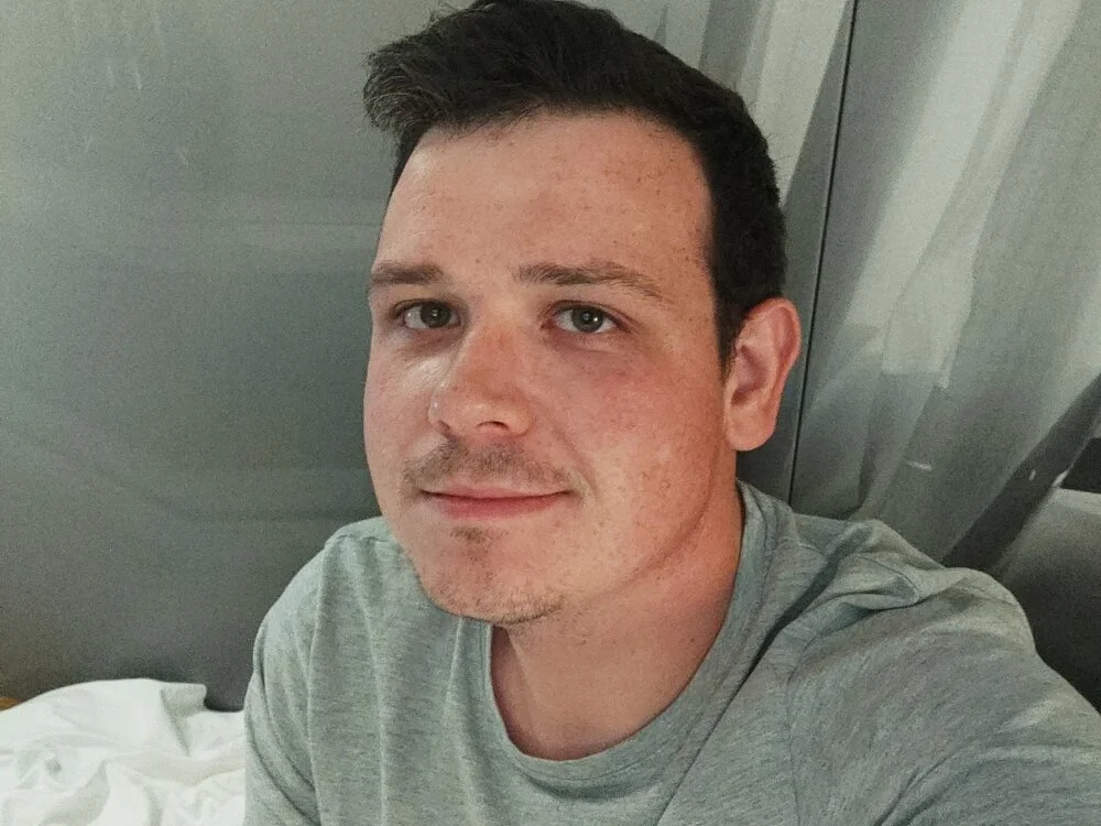 Ehiel_fox's Offline XXX Chat