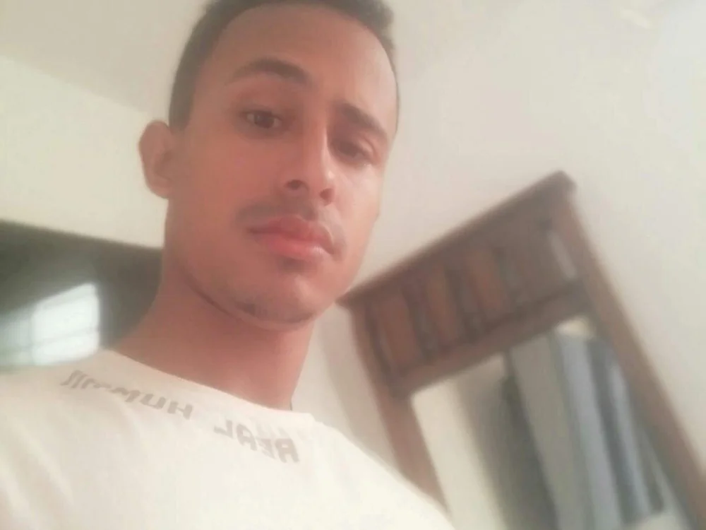 sebas_hot1708's Offline Chat Room