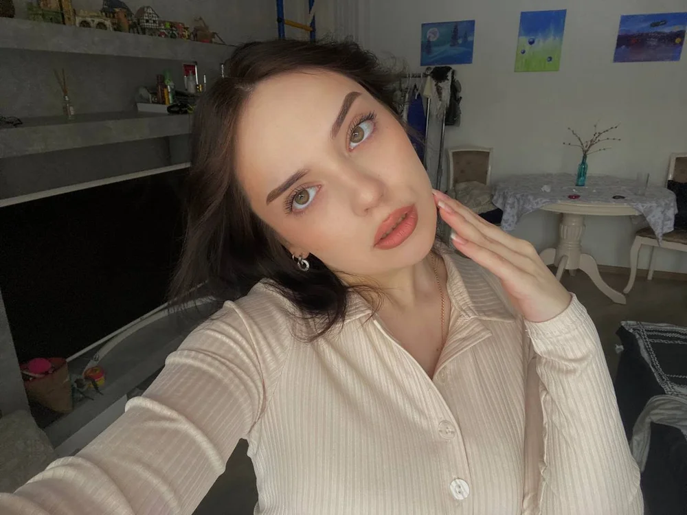 MadisonGil's Offline Chat Room