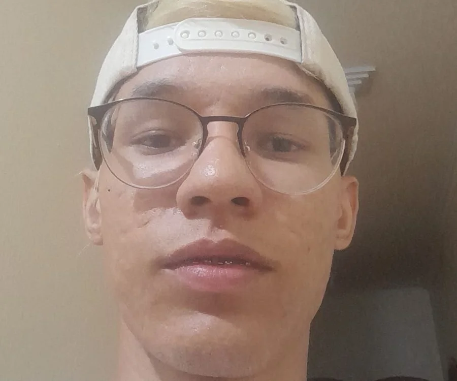 HugoBoyv's Offline Chat Room