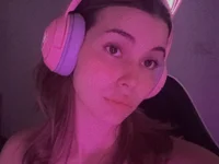 ShyHotNerd élő XXX-chatje