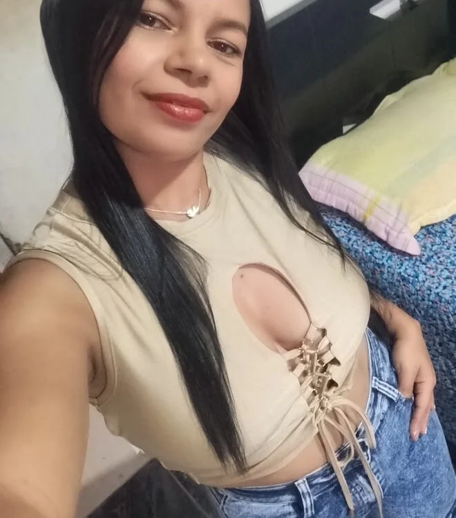 _sara_25 Adlı Modelin Çevrimdışı XXX Sohbeti