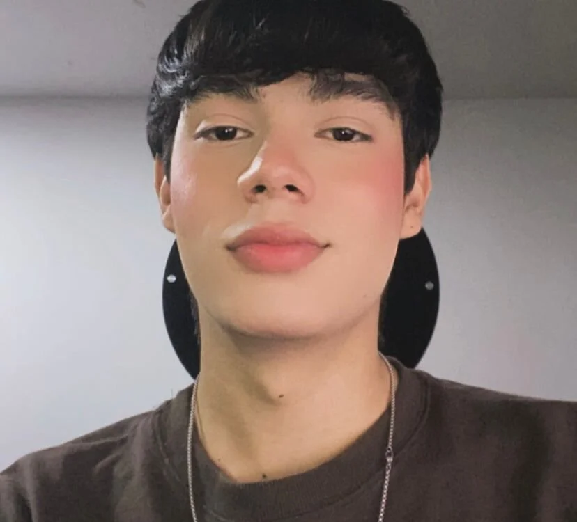 Isaac_01_'s Live Chat Room