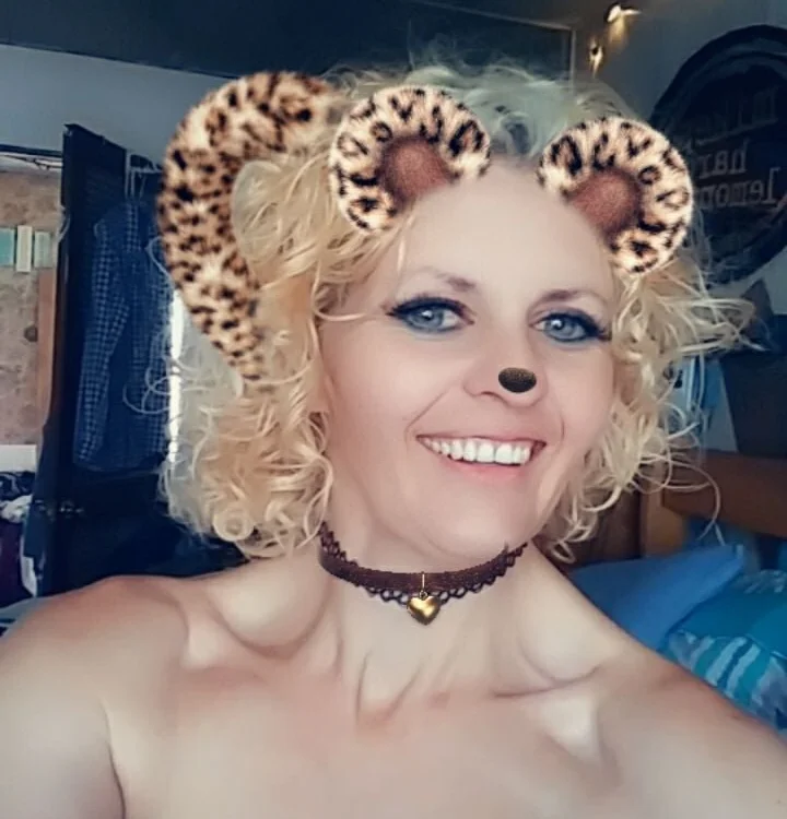 April_flowers' Offline Chat Room