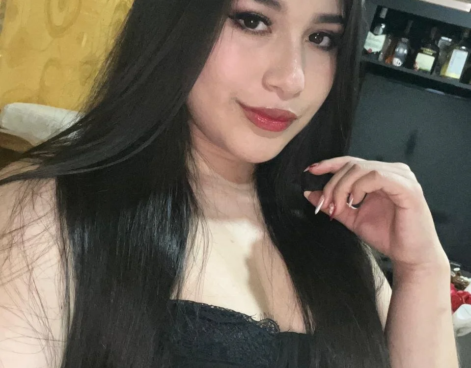 Valen_Martiinez's Offline XXX Chat